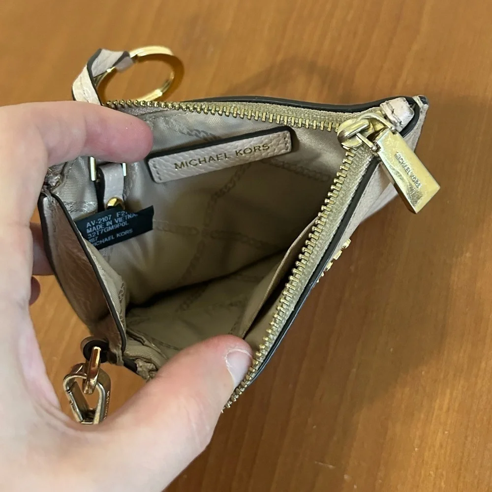 Michael Kors Soft Pink Leather Coin Purse Card Slot Wristlet ZipUp Wallet Travel
